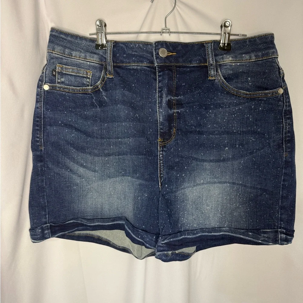 Judy Blue AVA SPLATTERED HIGH RISE SHORTS - Picture 4 of 7